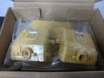 Toyworld TW-C03B BURDEN Heels and Yellow CONSTRUCTOR Torso Fillers